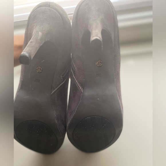 Liz Claiborne, charcoal suede booties - Picture 5 of 8